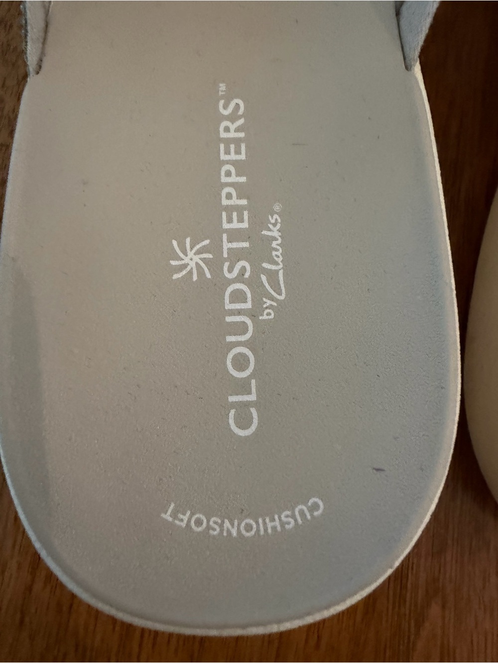 Clarks Silver Crystal-Strap Cloudsteppers Thong Sandals - Picture 3 of 5